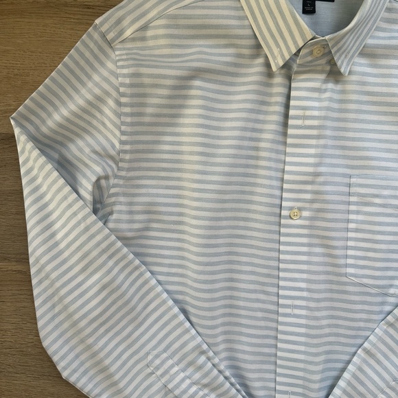 Men’s Large horizontal striped button down - Picture 4 of 6